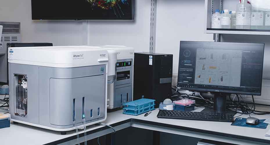 Attune NxT Acoustic Flow Cytometer