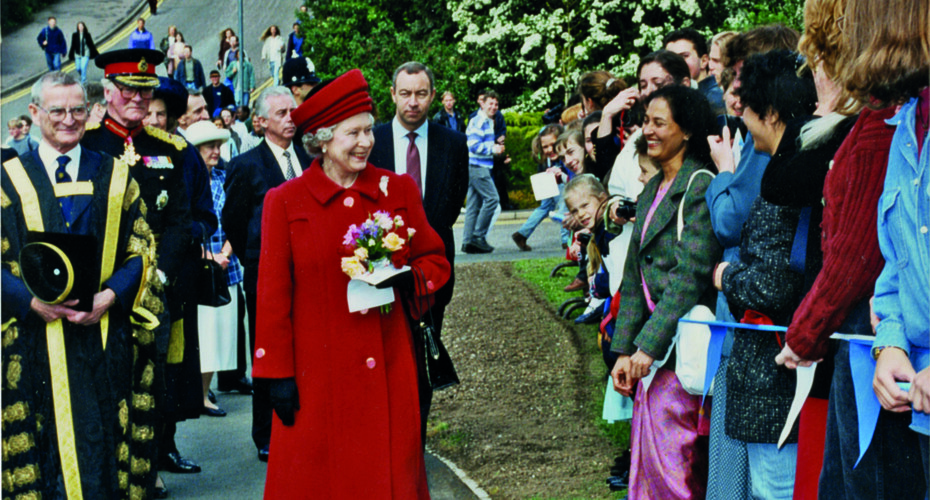In 1995 Her Majesty the Queen, with His Royal Highness the Duke of Edinburgh, returned to the university for its 40th anniversary celebrations. 