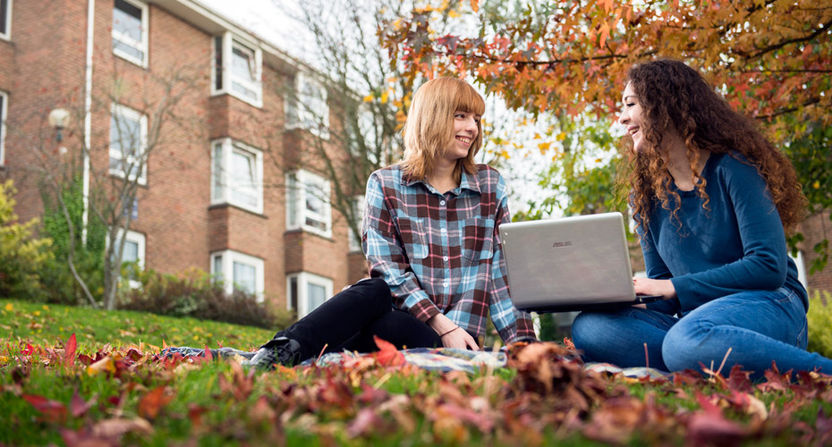 generic-grass-students-laptop