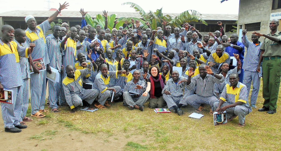 Photo of inmates with Dr Inmaculada Adarves-Yorno