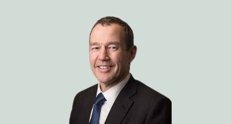 Head and shoulders photo of adrian harris.