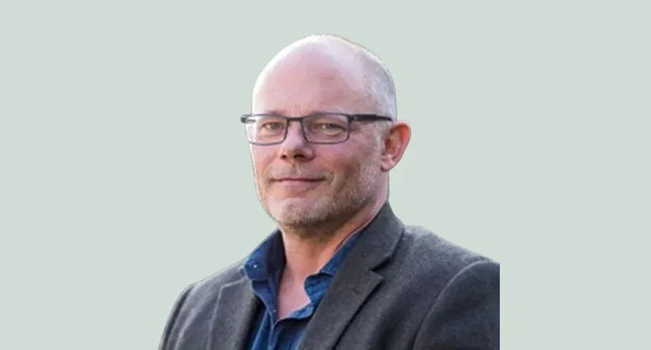 Head and shoulders photo of glenn woodcock.