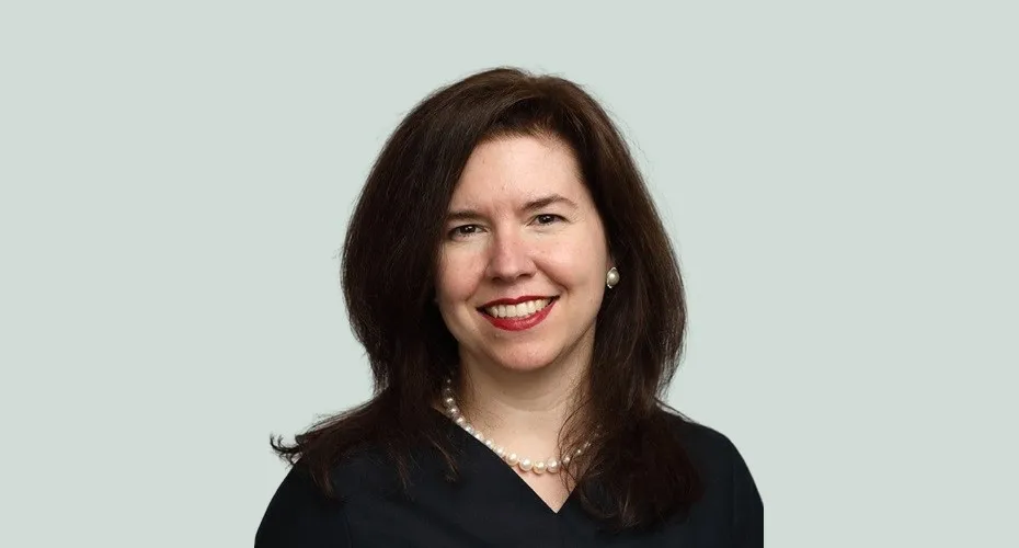 Head and shoulders photo of lauren aste.