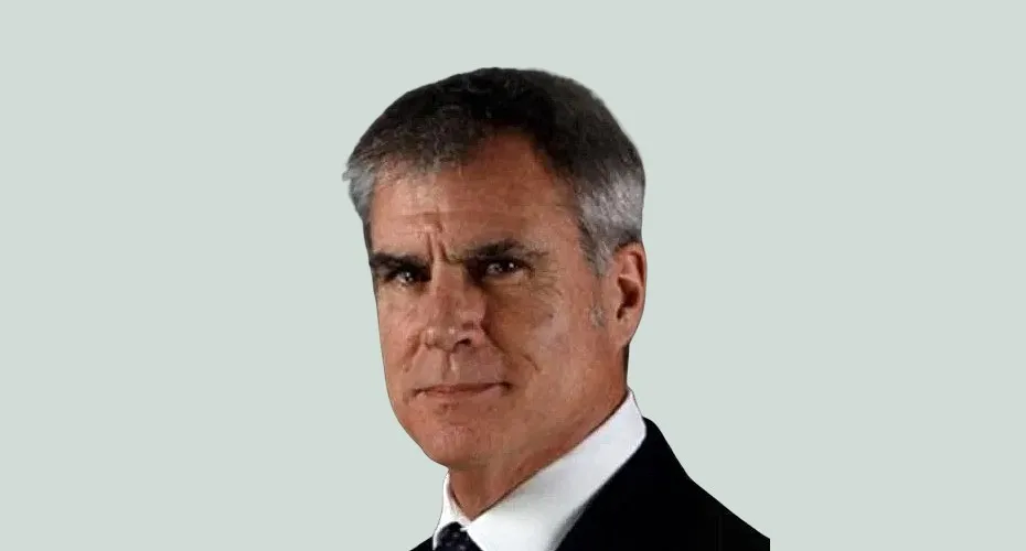 Head and shoulders photo of tim weller.