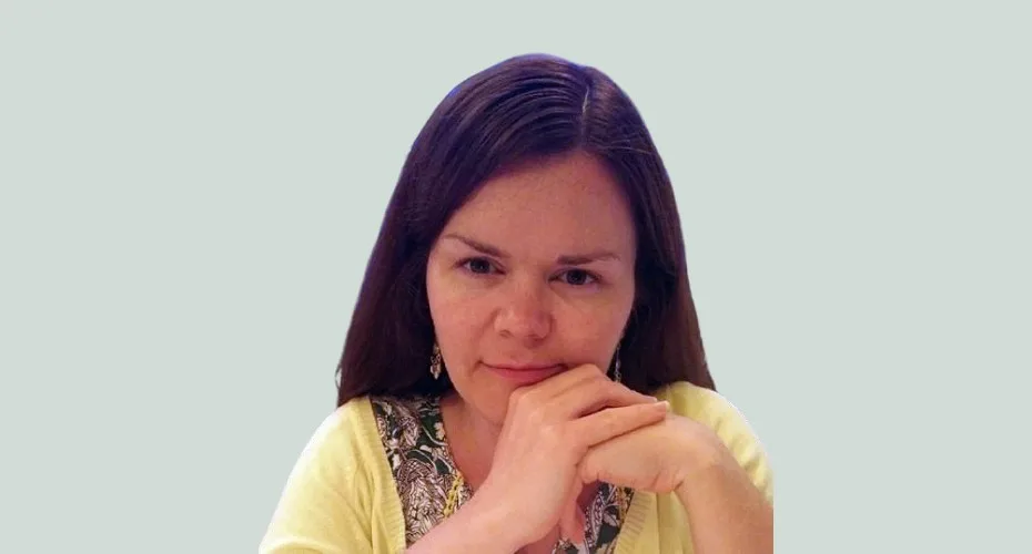 Head and shoulders photo of elaine cordy.