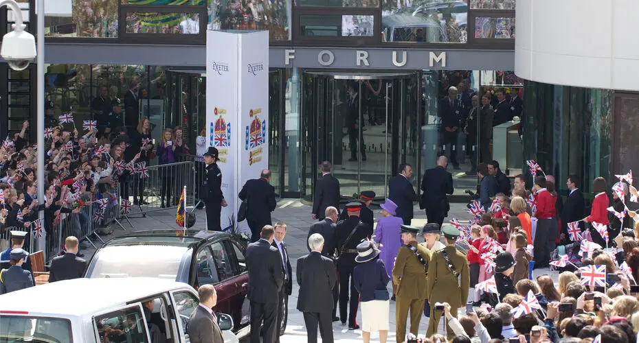 The Queen opens Forum