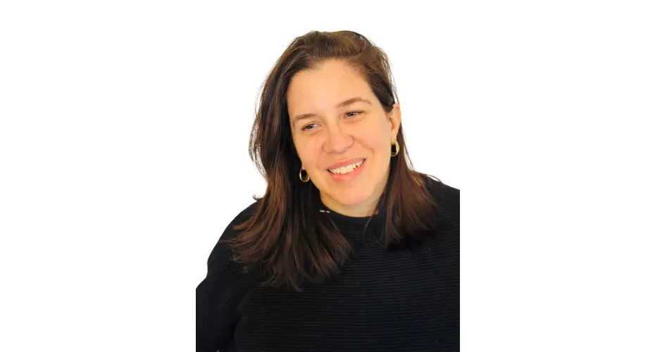 Head and shoulders photo of lorna barnes.