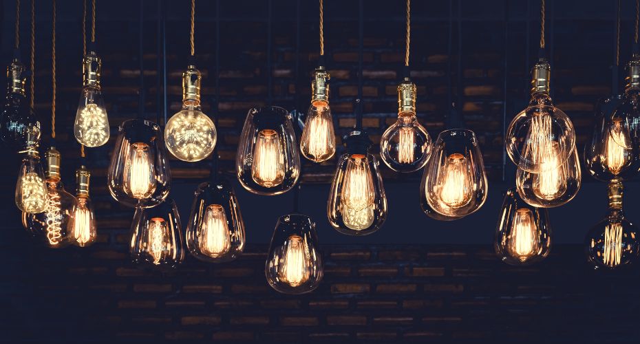 A line of lit up light bulbs against a dark background