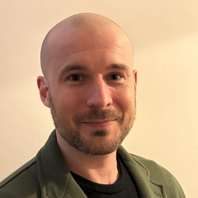 <strong>Dr Ryan Hanley</strong>