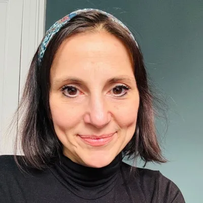 <strong>Dr Narzanin Massoumi</strong>