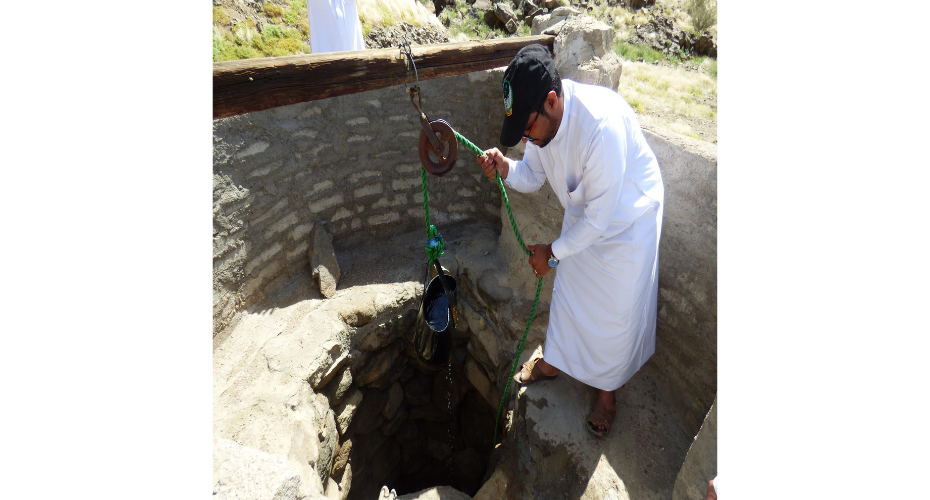 Khaled Abd al-Muhsin Otaibi at Ayn Saleh at a well near Tal’at Nazza near Jabal Radwa, Yanbu al-Nakhl (photo D A Agius 2019)