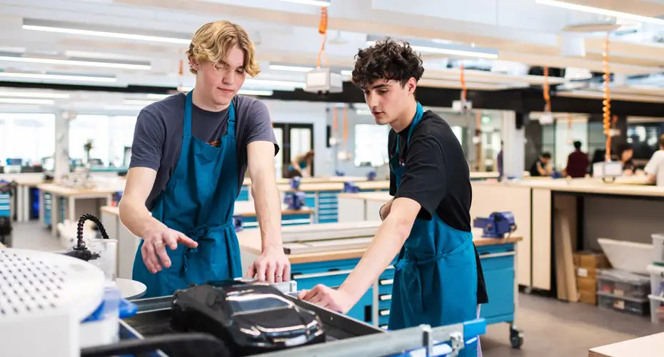 Students in an engineering lab