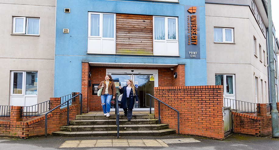Students outside Point Exe entrance