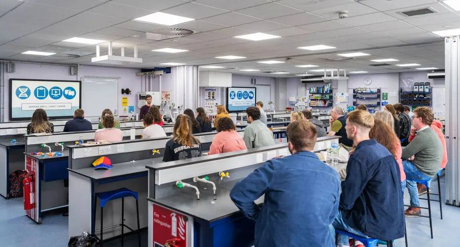 Natural Sciences students in a practical teaching session on campus.