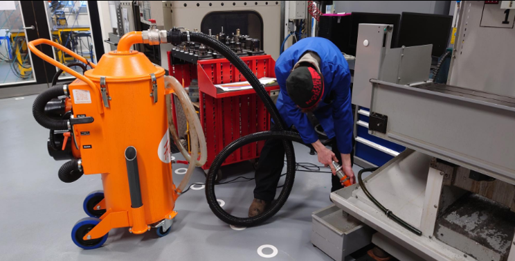 Coolant recycling vacuum