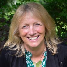 Head and shoulders photo of lucie hartley.