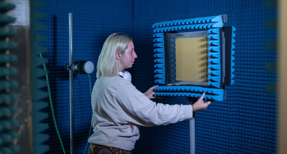 A researcher in a Physics lab